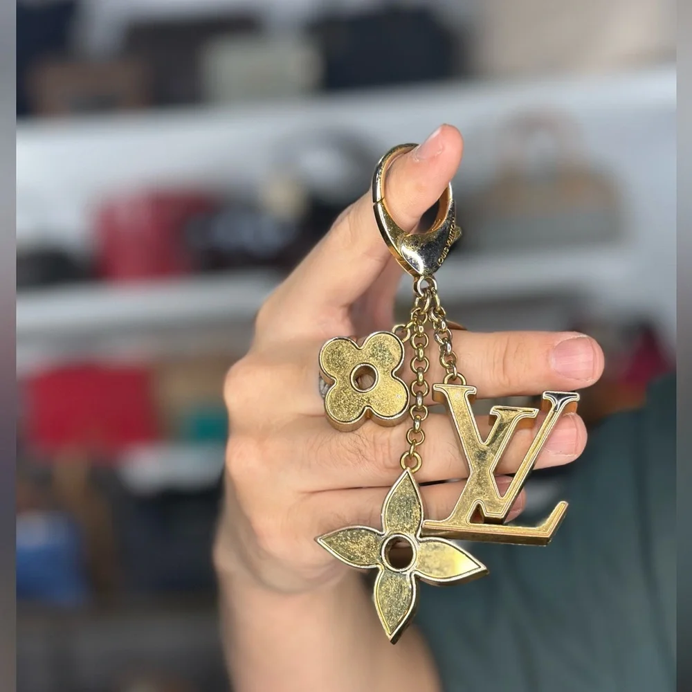 LV BAG CHARM/KEY CHAIN